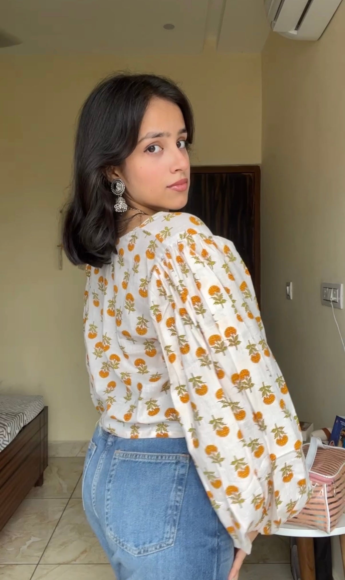 Voluminous sleeve crop top
