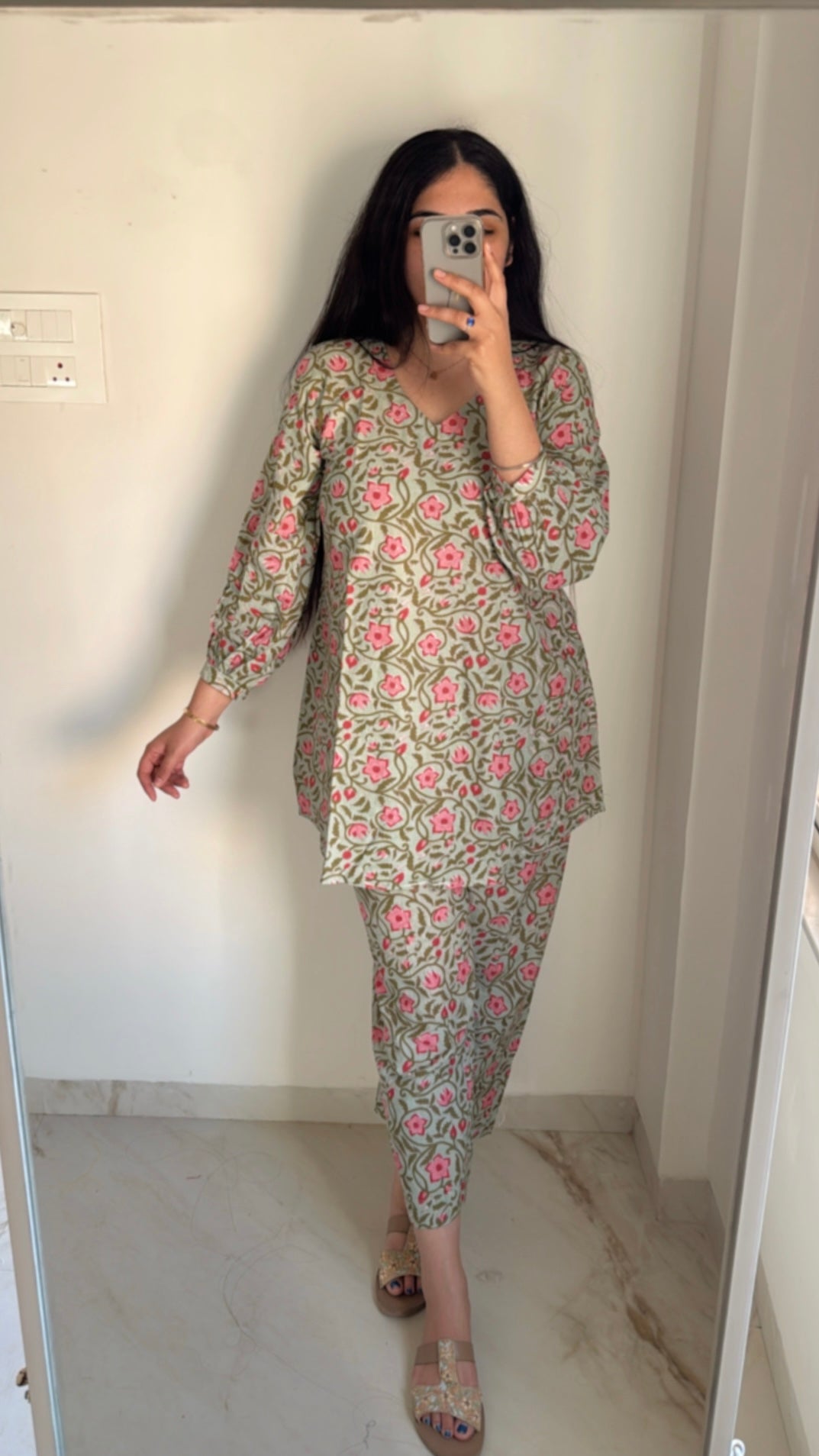 V neck kurta set