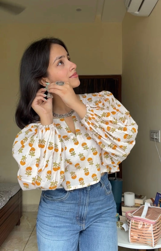 Voluminous sleeve crop top