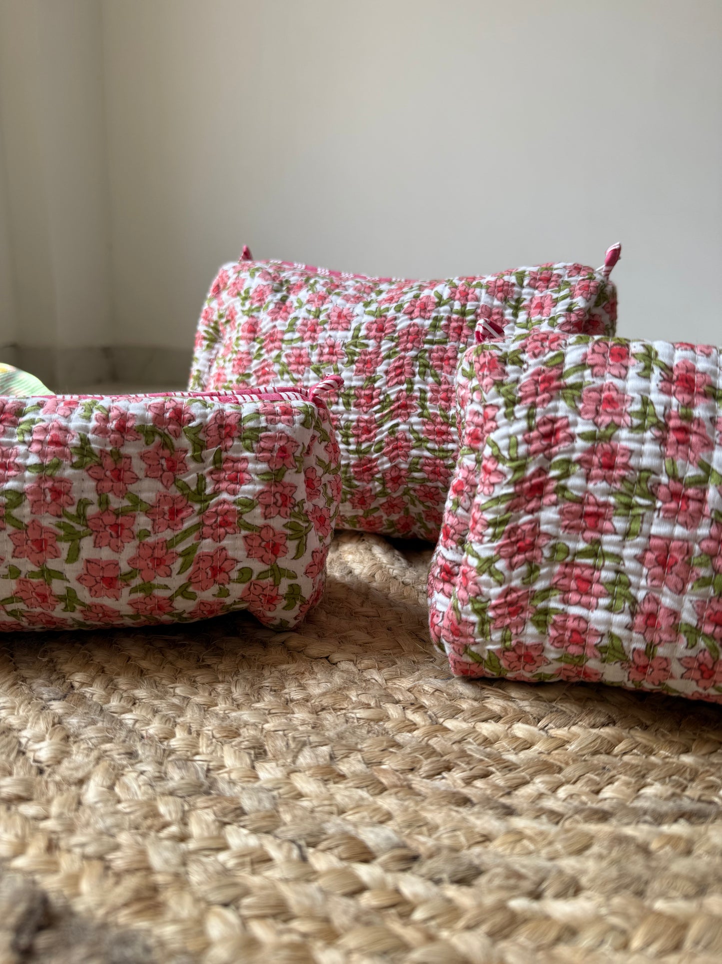 Small flower motif makeup/cosmetics/toiletries pouches
