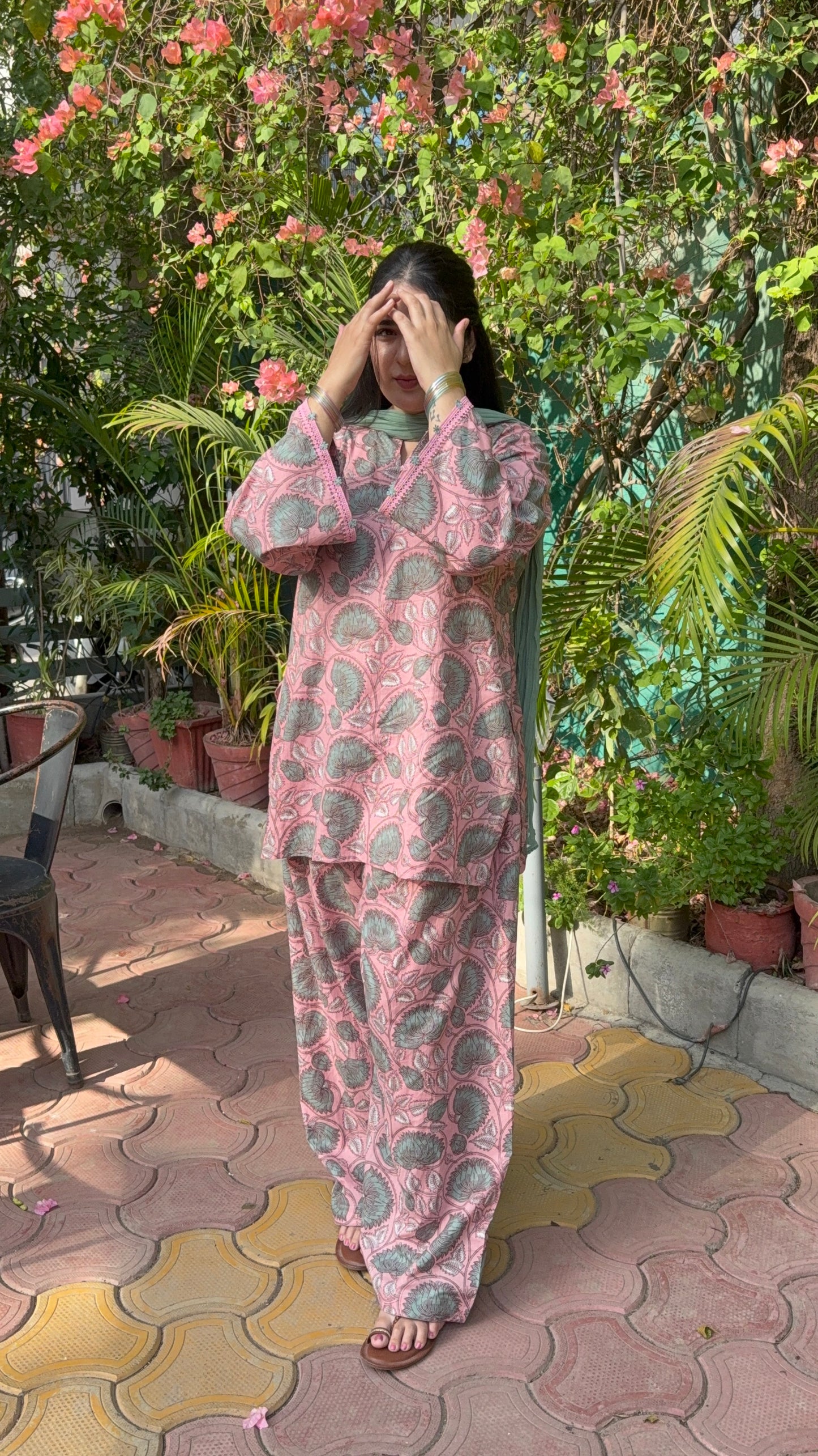 Noor set