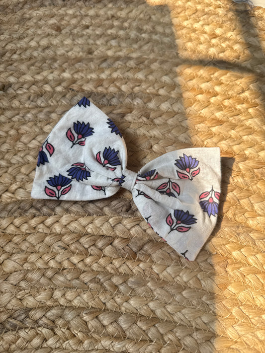 White lotus hair bow