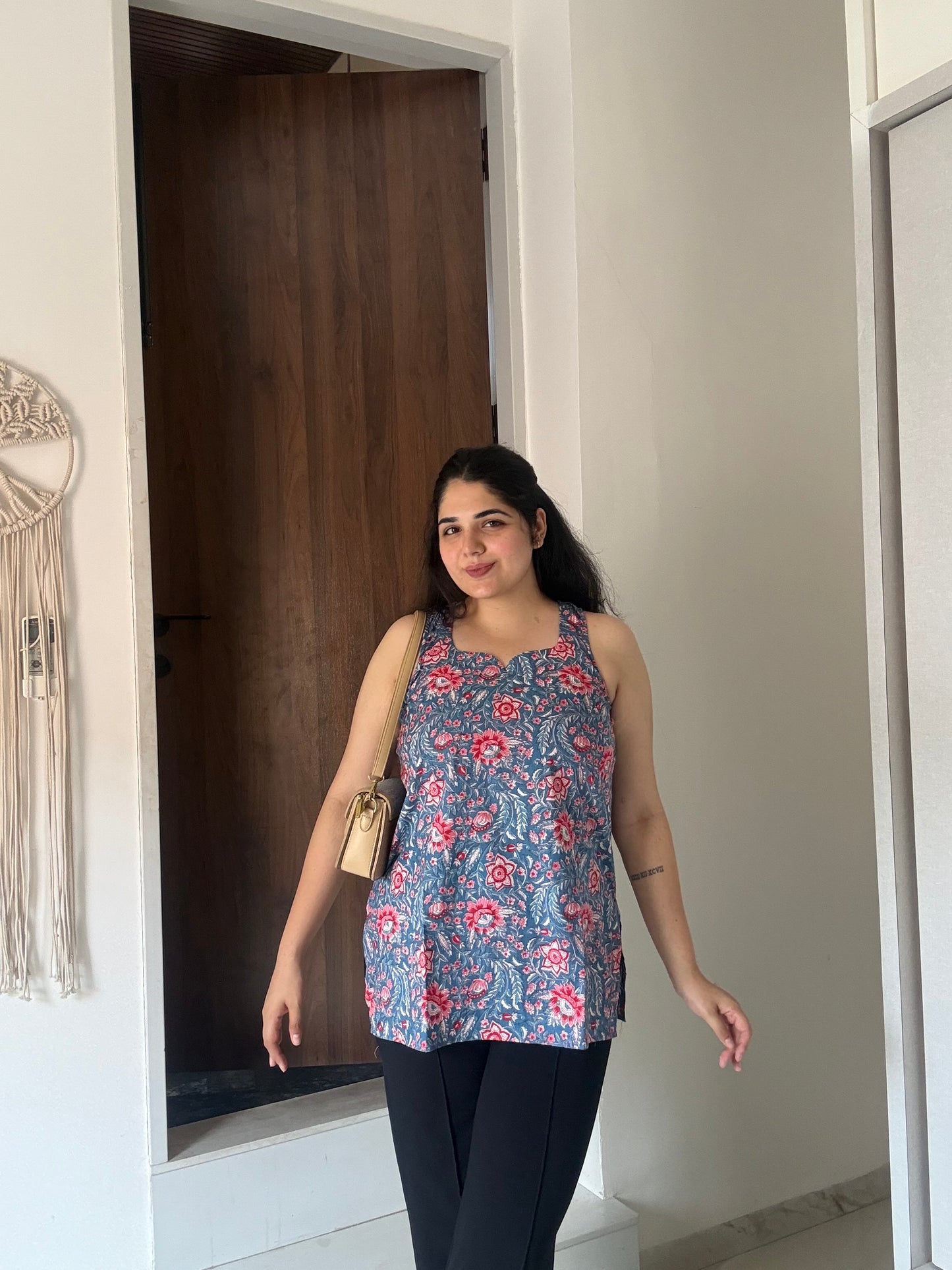 Sleeveless kurti
