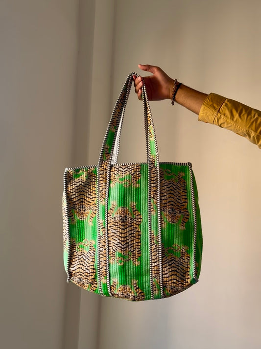 Bright green tiger Tote bag